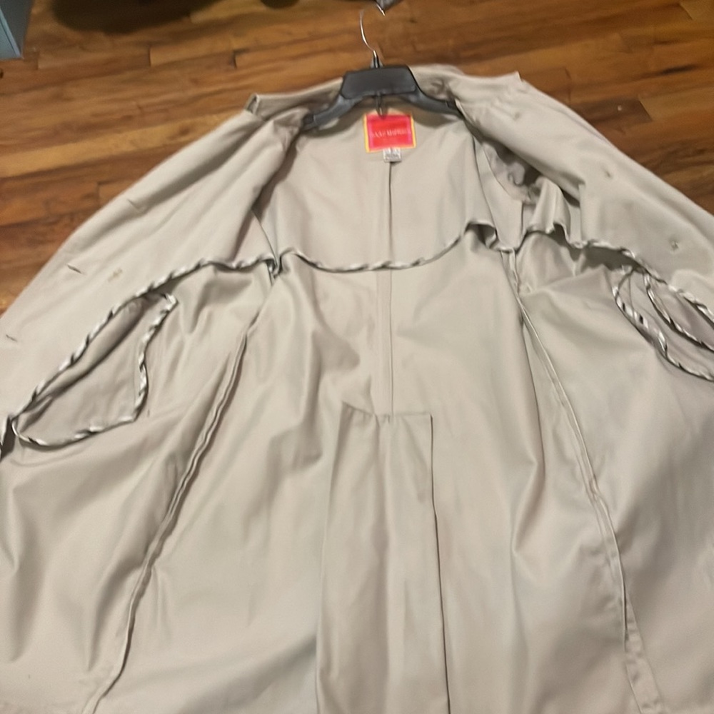 A womens trench coat! - Picture 5 of 5